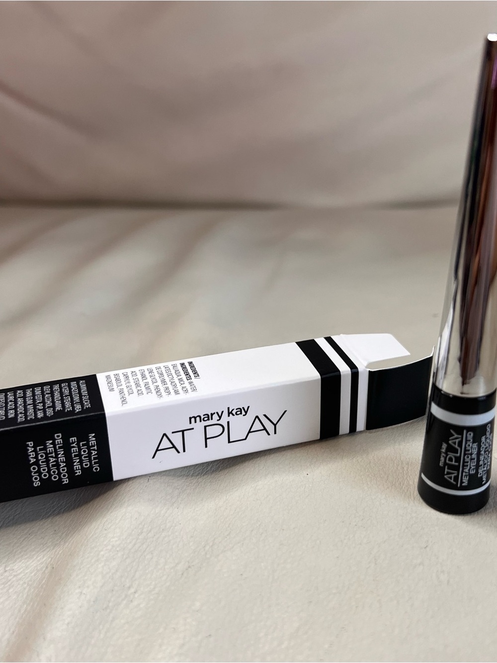 Mary Kay At Play Metallic Liquid Eyeliner Silver